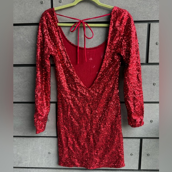Red sequin backless dress by Arden B - Picture 2 of 5